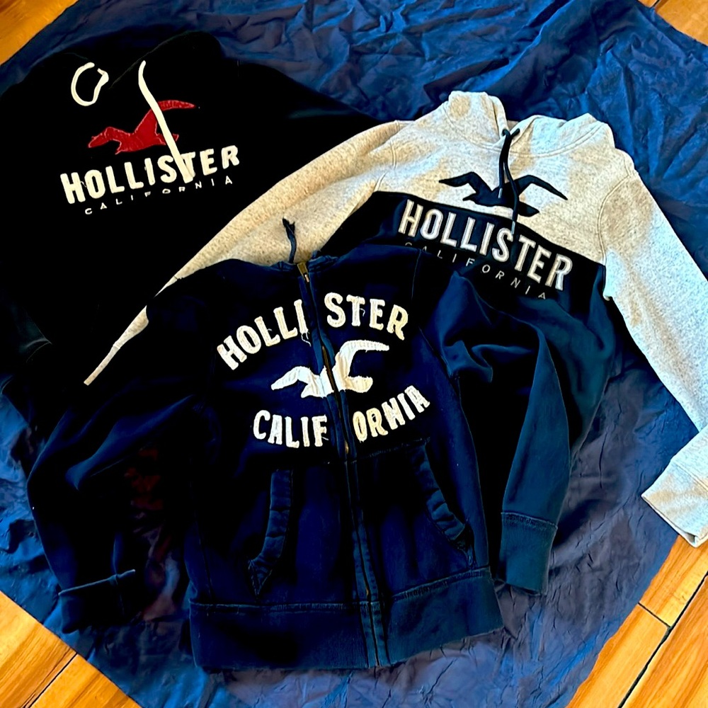 2 hollister hoodiess,S, XS, 1 zip up hoodie S
